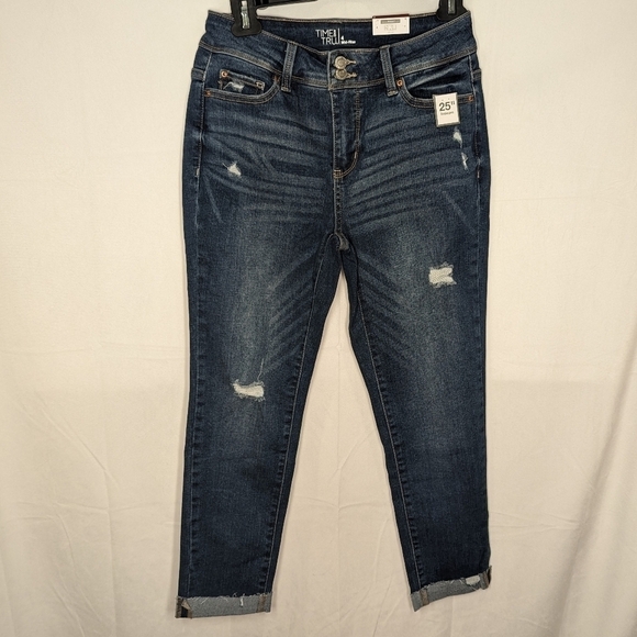 NWT Time and Tru Women's Mid Rise Stretch Denim Capri Jeans, Medium Wash size 4 - Picture 2 of 6